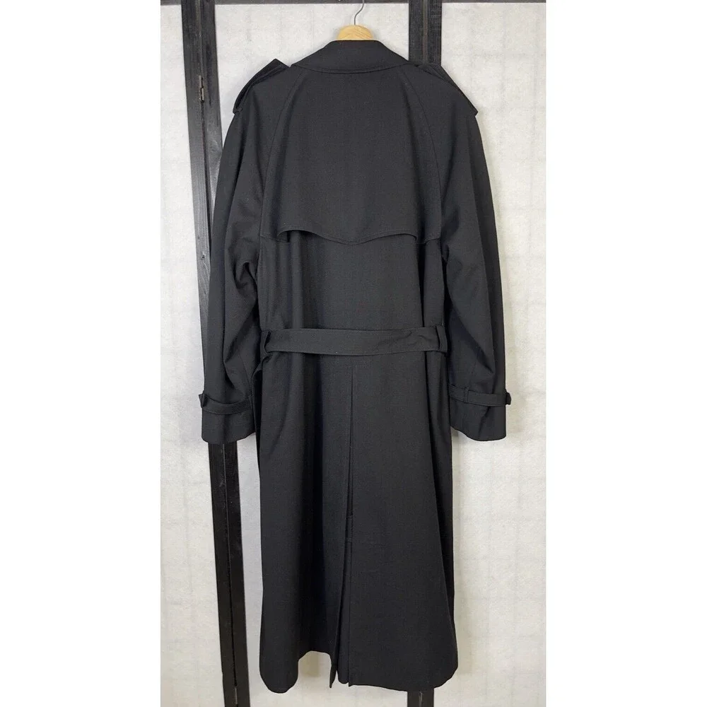 Christian Dior Monsieur Trench Coat. Size: 42R